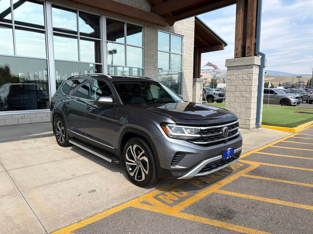 2021 Volkswagen Atlas — rear three-quarter view