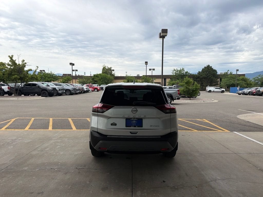 2022 Nissan Rogue — detail view