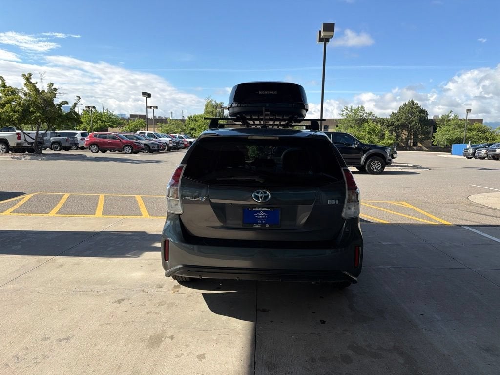 2015 Toyota Prius v — detail view